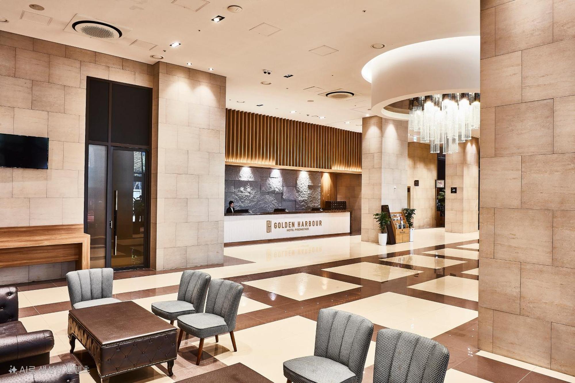Golden Harbor Hotel Пхёнтхэк Экстерьер фото