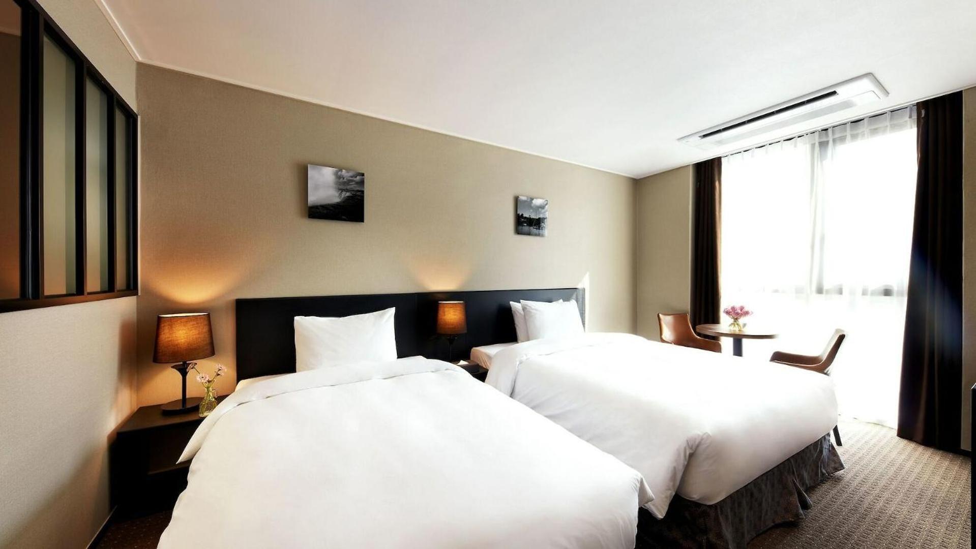 Golden Harbor Hotel Пхёнтхэк Экстерьер фото