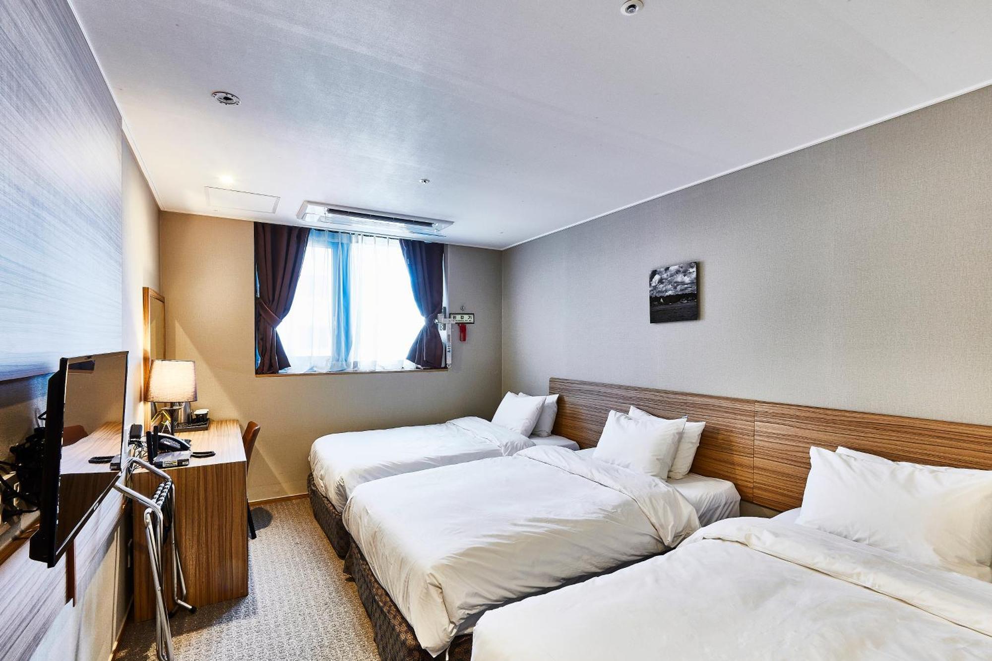 Golden Harbor Hotel Пхёнтхэк Экстерьер фото