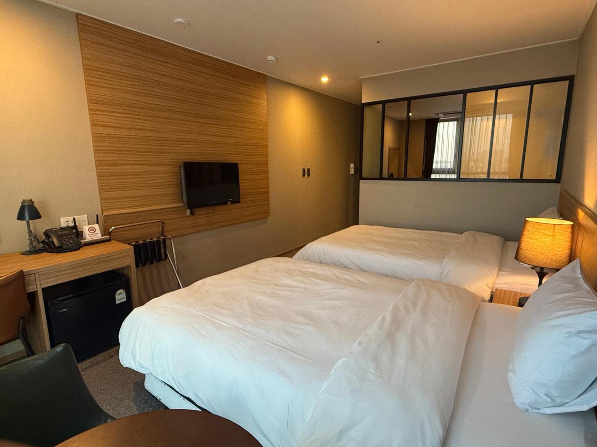 Golden Harbor Hotel Пхёнтхэк Экстерьер фото