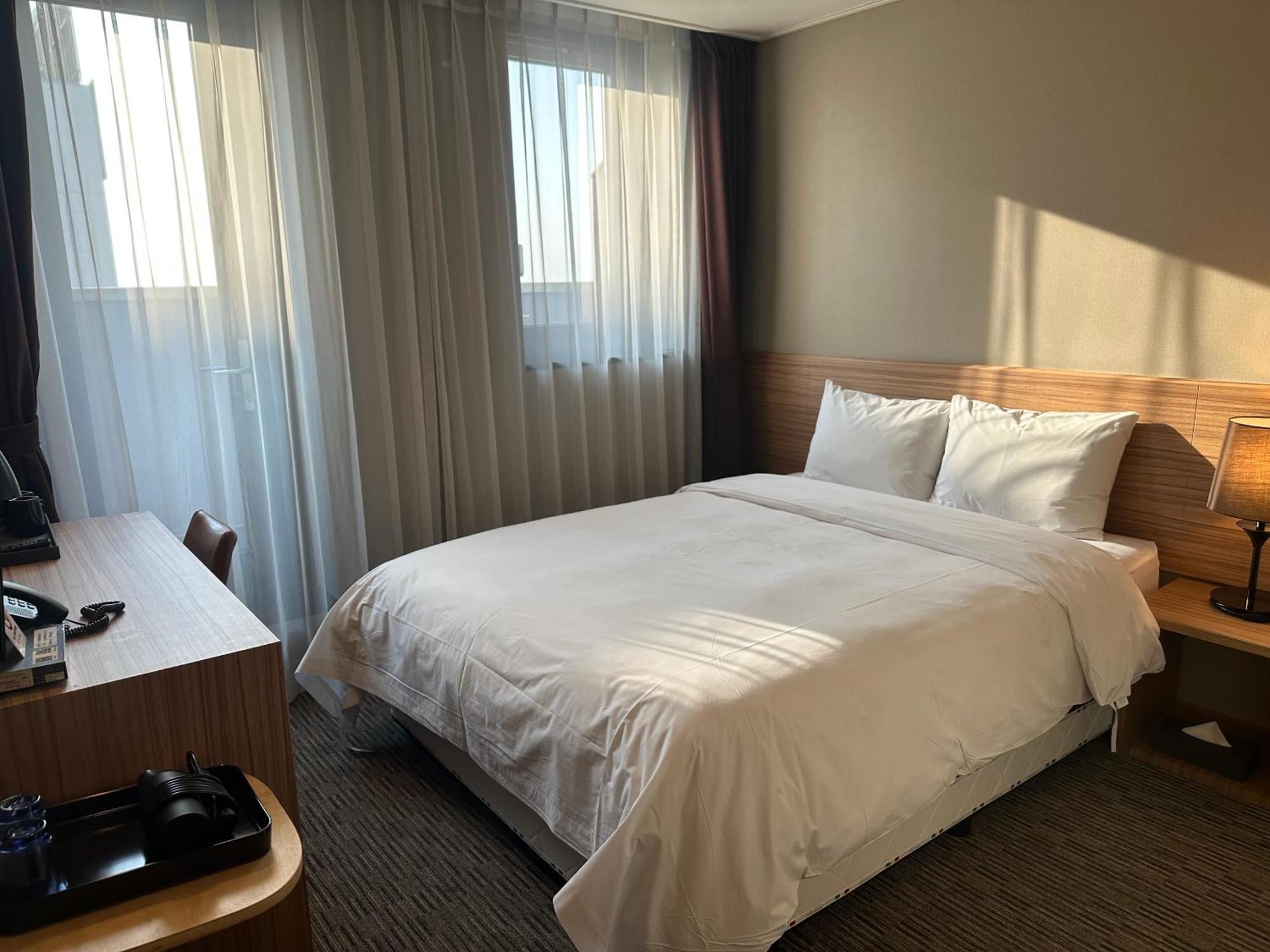 Golden Harbor Hotel Пхёнтхэк Экстерьер фото