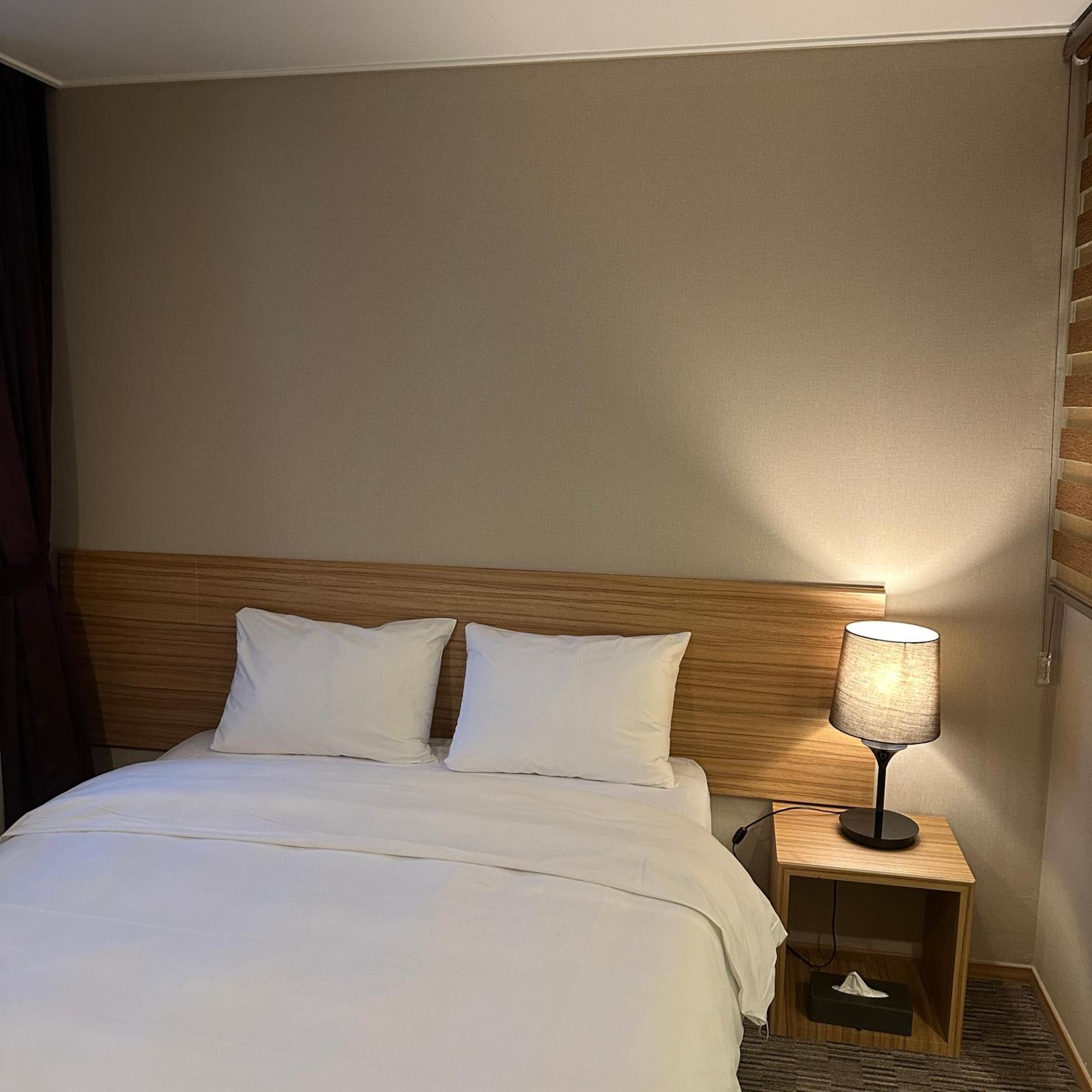 Golden Harbor Hotel Пхёнтхэк Экстерьер фото